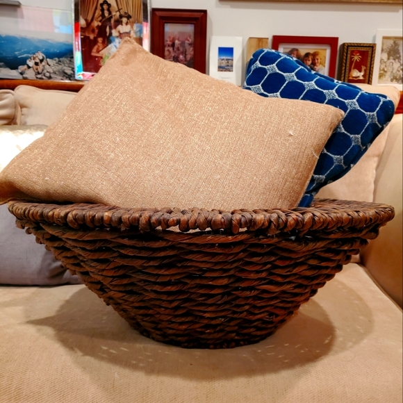 Round Brown Woven Water Hyacinth Decorative Modern Baskets - 2 set - Picture 5 of 6